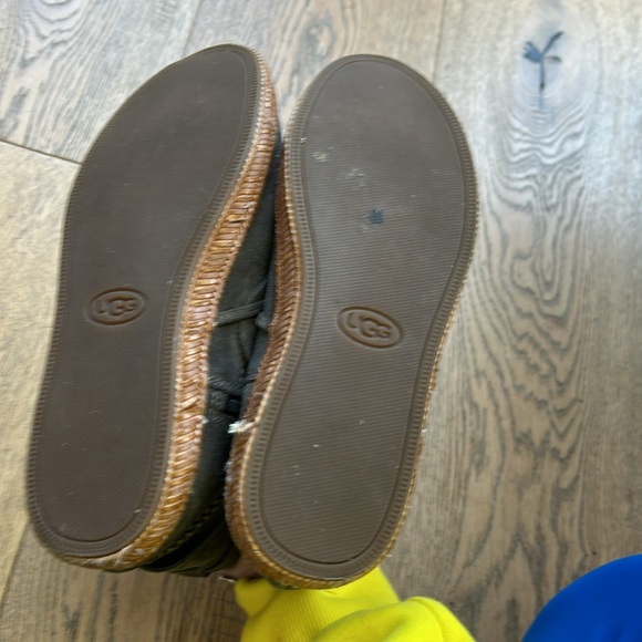 Reid Ugg boots. Worn once! - Picture 6 of 8